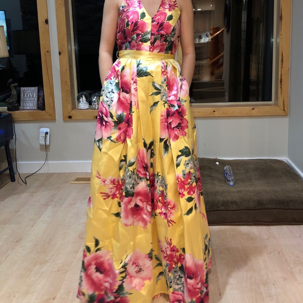 Floral prom dress with pockets!